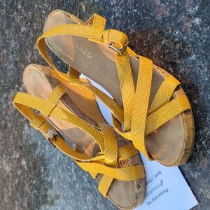 Aerosoles At First Plush Wedge Platform Sandals size 10 Gold yellow